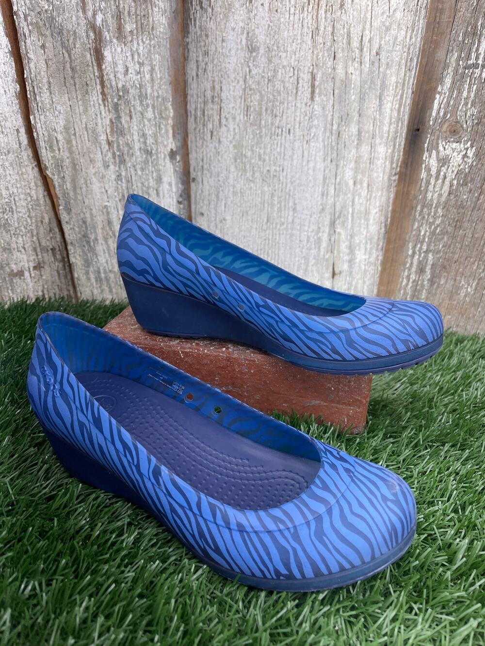 Crocs Carlisa Wedge Blue Zebra Slip On Shoes Women's 6